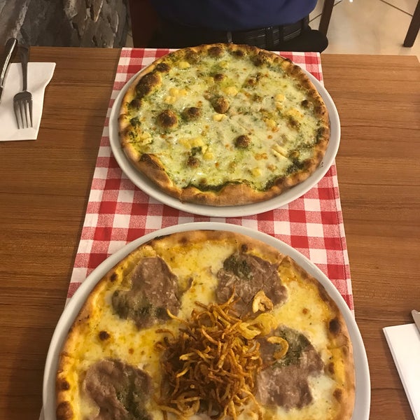 Foto diambil di Etna Pizzeria oleh daktır ö. pada 4/18/2019