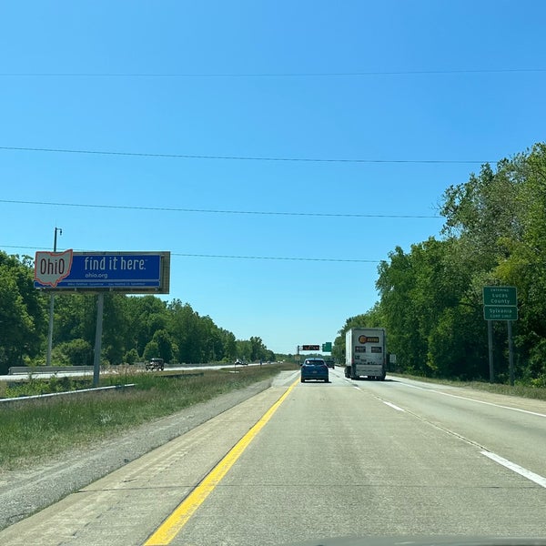 Michigan / Ohio State Line Border Crossing in Whiteford