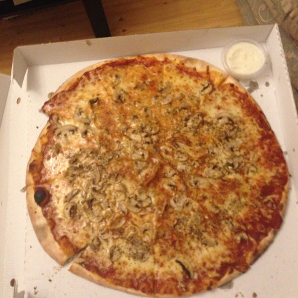 รูปภาพถ่ายที่ Prégo Pizza โดย Burkie เมื่อ 2/1/2014