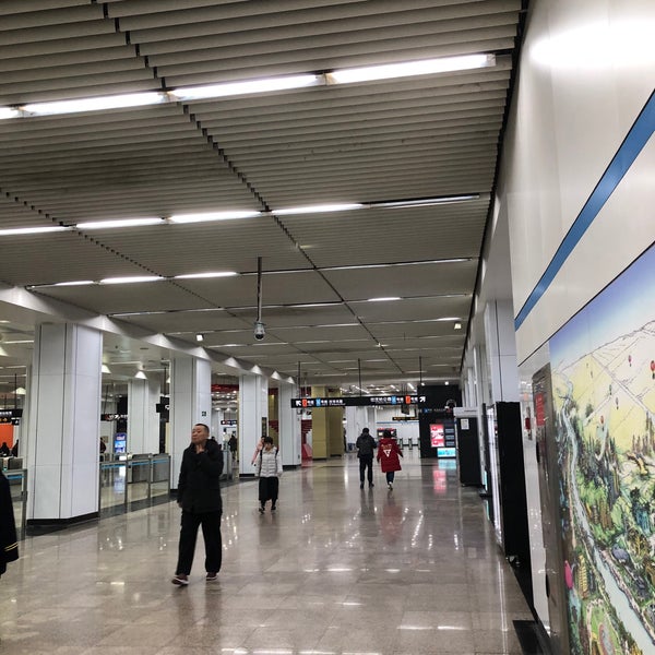 Yaohua Road Metro Station (耀华路地铁站) Yaohua Rd, Shangnan Rd 耀华路, 上南路