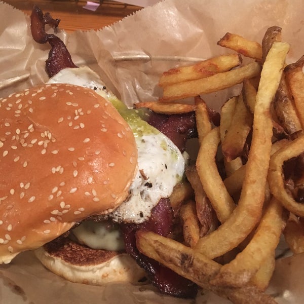 Foto scattata a Farm Burger da AKI S. il 3/18/2019