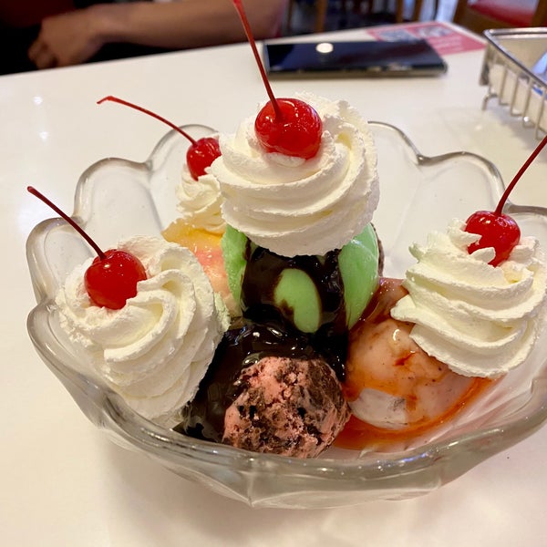 Swensen's (สเวนเซ่นส์) Ice Cream Shop