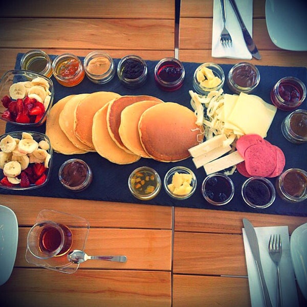 Foto tirada no(a) Kavanoz Pancakes &amp; Biscuits por Zana E. em 9/6/2015