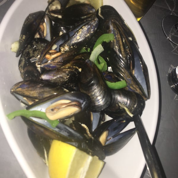 8/12/2018 tarihinde Irina M.ziyaretçi tarafından Agkyra Fish Restaurant'de çekilen fotoğraf