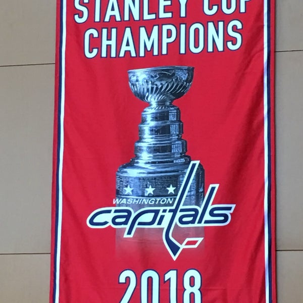 Foto diambil di MedStar Capitals Iceplex oleh Senator F. pada 11/5/2018