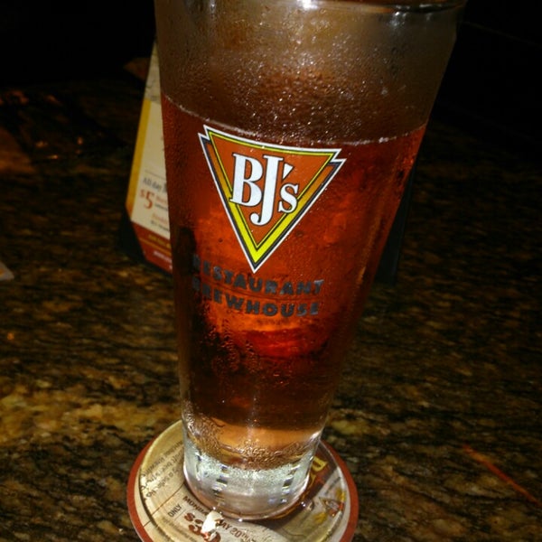 Photo taken at BJ&#39;s Restaurant &amp; Brewhouse by Amanda S. on 5/19/2013
