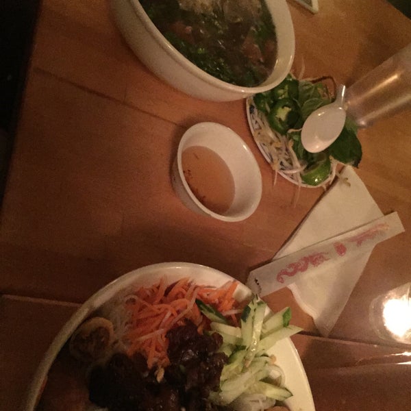 4/24/2015 tarihinde Monica Z.ziyaretçi tarafından So Ba Vietnamese Restaurant'de çekilen fotoğraf