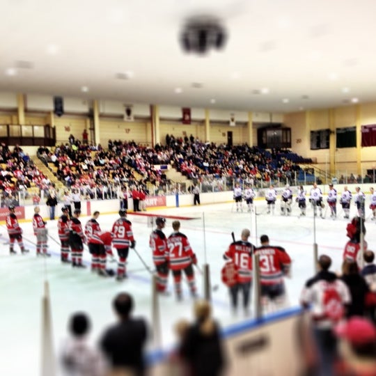 William G. Mennen Sports Arena 1181 ziyaretçidan 12 tavsiye'da