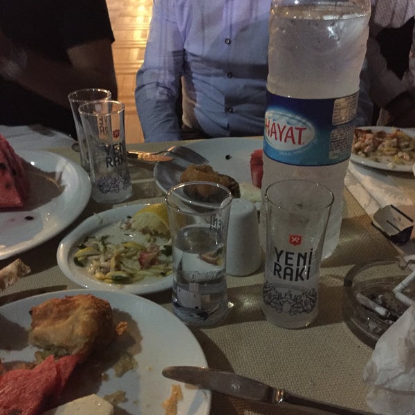 Das Foto wurde bei Boğaz Restaurant von Ilyas D. am 9/14/2017 aufgenommen