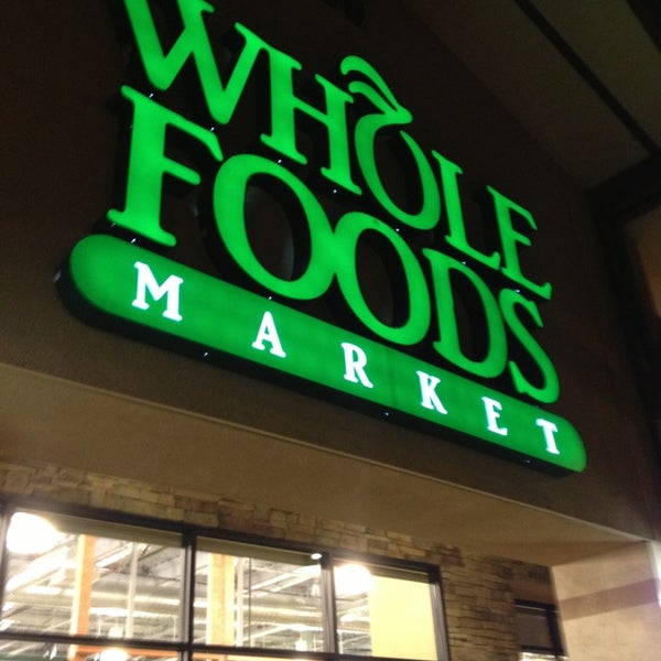Foto tirada no(a) Whole Foods Market por Catching up with K. em 2/26/2013