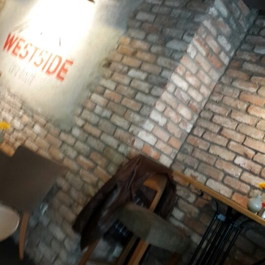 Foto tirada no(a) Westside Cafe Bistro por Ela C. em 10/4/2013