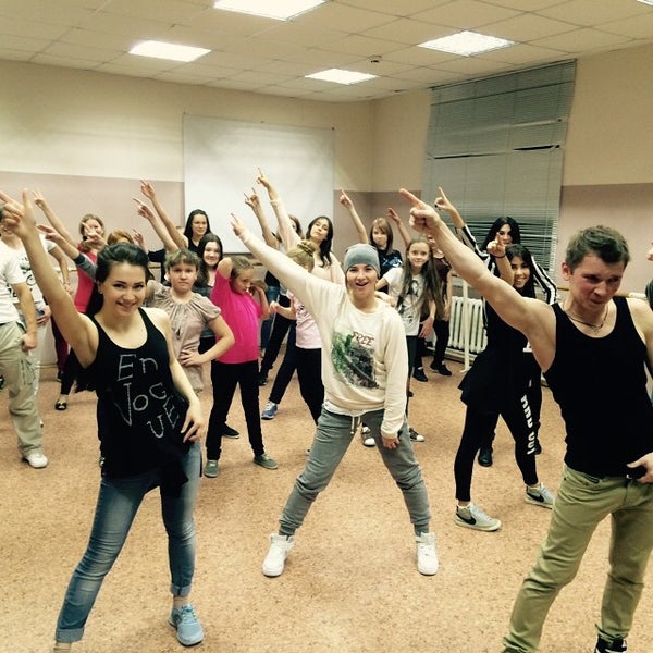 Dance university. Танцы в университете. Танцы в универе. Москва университет танцев. Кружок танцев в универе.