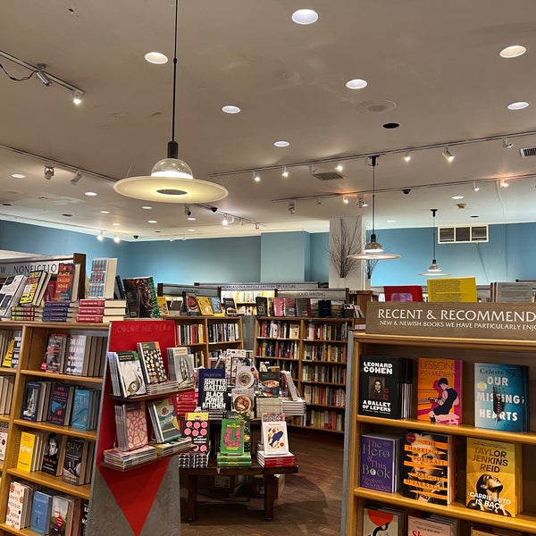 Photo taken at McNally Jackson Books by JP M. on 11/3/2022
