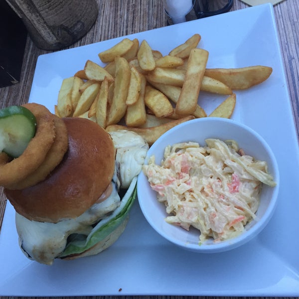Great atmosphere, cosy garden, thoughtful service. Food is amazing, sitting in the garden is the best choice in the summer!!! -1 star for the Czech EIDAM cheese on the otherwise great burger! :)