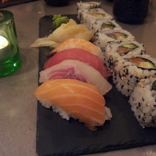 2/13/2013 tarihinde Juha H.ziyaretçi tarafından Sushi&#39;n&#39;Roll'de çekilen fotoğraf