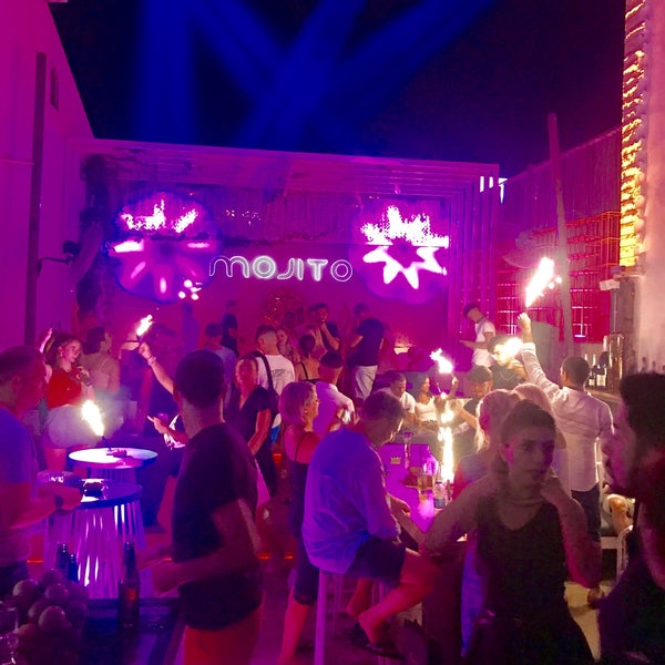 Foto scattata a Mojito Lounge &amp; Club da Rıdvan B. il 7/10/2019