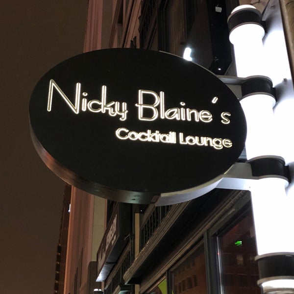 Снимок сделан в Nicky Blaine&#39;s Cocktail Lounge пользователем Frank 11/15/2018