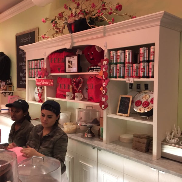2/12/2017にFrankがLittle Cupcake Bakeshopで撮った写真