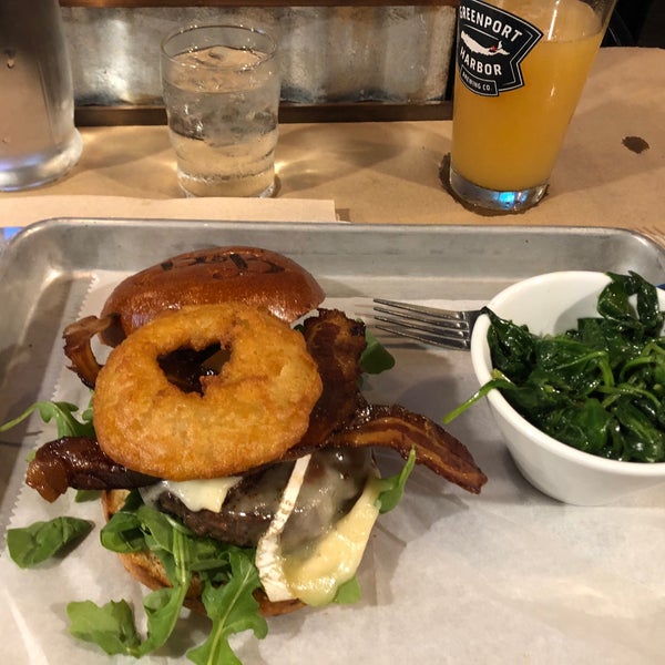 Das Foto wurde bei Brooklyn Burgers &amp; Beer von Frank am 8/19/2018 aufgenommen