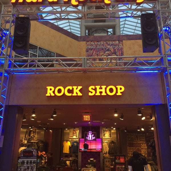 7/15/2016 tarihinde Frankziyaretçi tarafından Hard Rock Cafe Mall of America'de çekilen fotoğraf