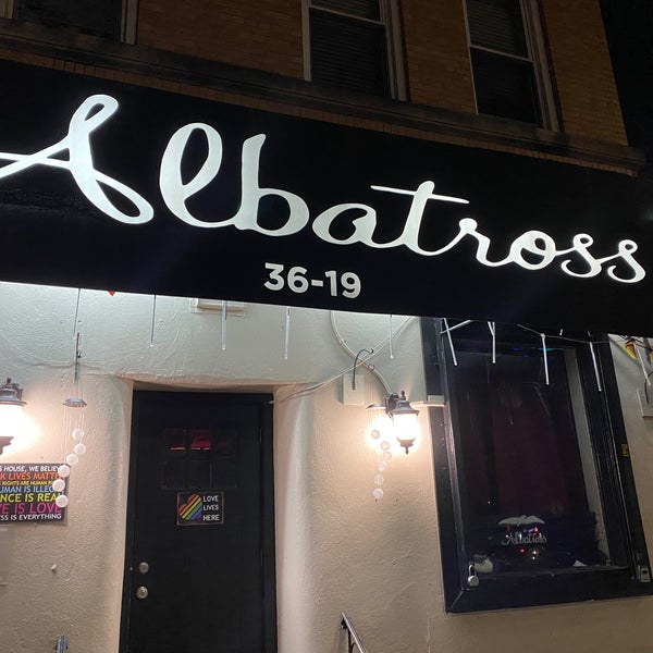 Foto tirada no(a) Albatross Bar por Frank em 3/17/2023