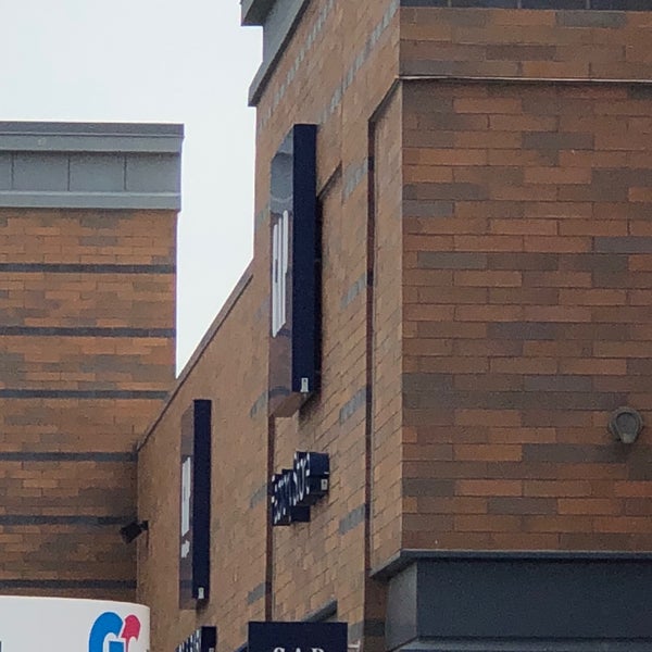 gap gateway mall