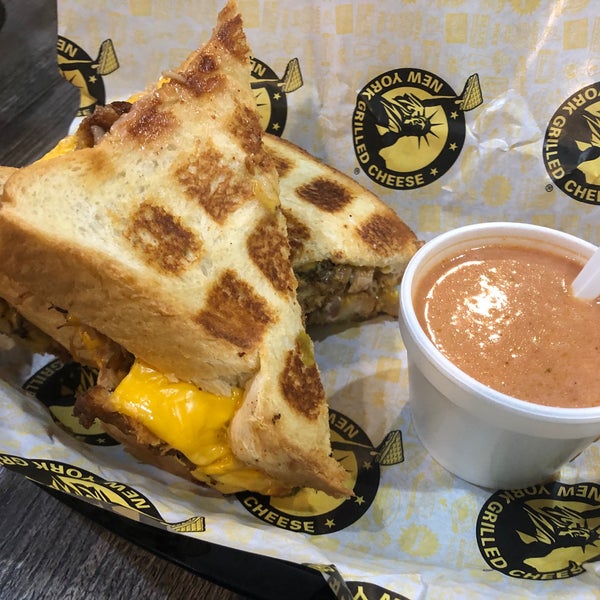 Foto tomada en New York Grilled Cheese Co.  por Frank el 10/19/2019