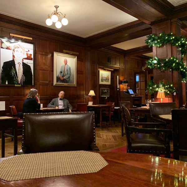 Photo taken at Harvard Club of New York City by Alessandro P. on 11/30/2018