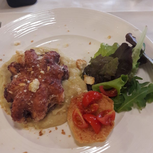 Photo taken at Catullo - Ristorante Pizzeria by Sunay on 6/27/2018