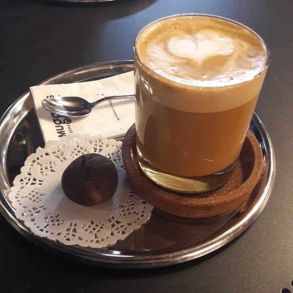 Foto scattata a Muggle’s Coffee Roastery Özlüce da Sunay il 12/16/2018