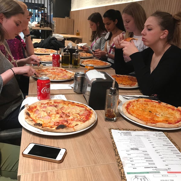 5/1/2017にLore V.がDel Popolo Pizzaで撮った写真