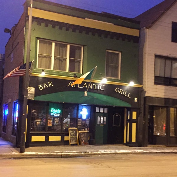 Foto tirada no(a) The Atlantic Bar &amp; Grill por Nicole H. em 2/9/2016