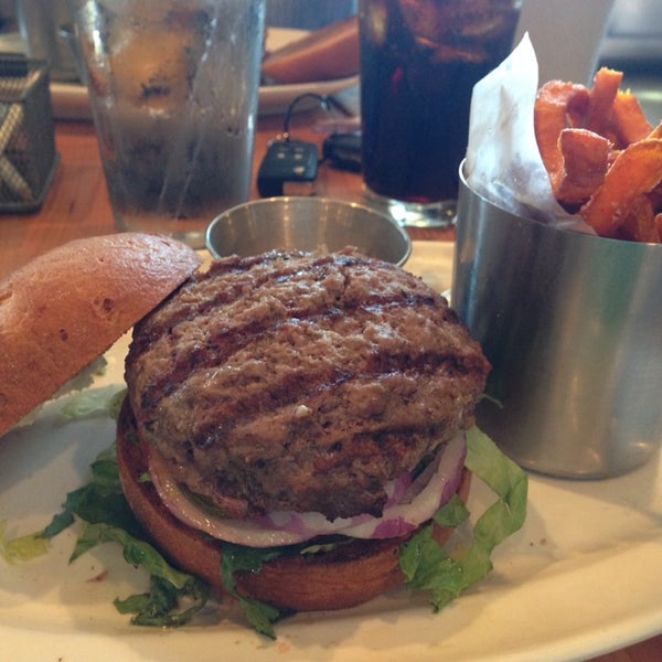 Thrilled to have a gluten free bun! The horseradish aioli was delicious and sweet potato fries were perfect.