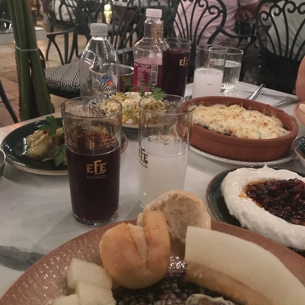 Foto scattata a Sini Köşk Restaurant da Htc🌸 H. il 8/20/2023