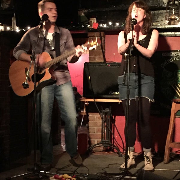 รูปภาพถ่ายที่ Paddy Reilly&#39;s Music Bar โดย Meridith เมื่อ 3/28/2015