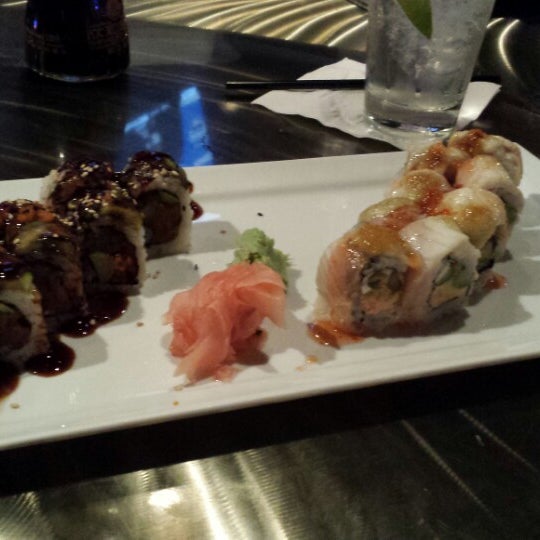 Foto tirada no(a) The Rack Sushi Bar &amp; Billiards Lounge por Jessica H. em 10/21/2014