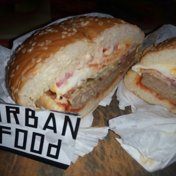 Foto diambil di Urban Food oleh Marián D. pada 11/5/2015