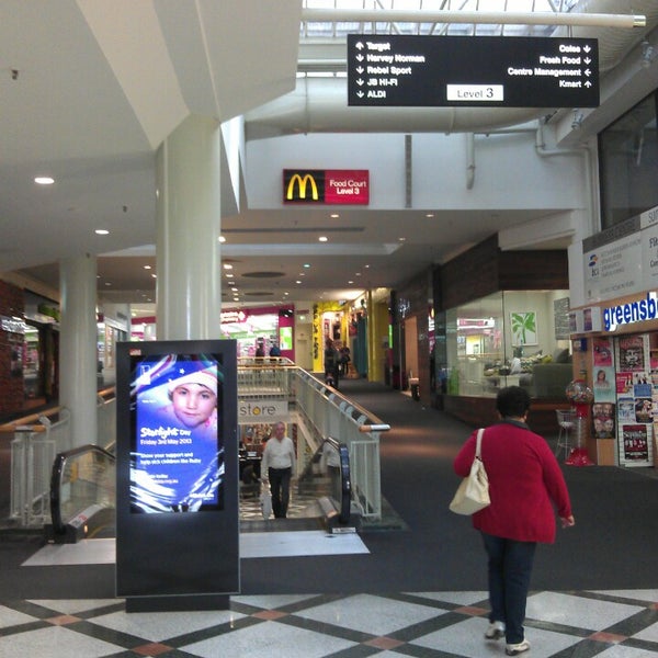 Greensborough Plaza Greensborough'da Alışveriş Merkezi