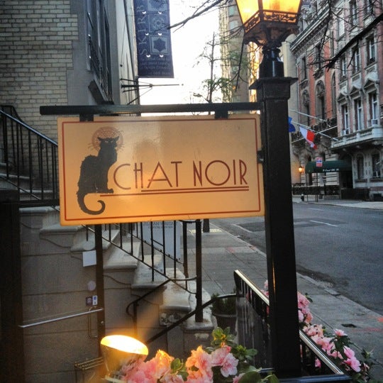4/15/2012 tarihinde John L.ziyaretçi tarafından Bistro Chat Noir'de çekilen fotoğraf
