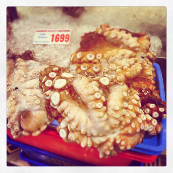 Das Foto wurde bei Claudio&#39;s Seafoods von AA M. am 12/15/2013 aufgenommen