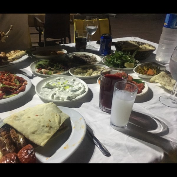 Снимок сделан в Kolcuoğlu Restaurant пользователем Melih A. 10/5/2017