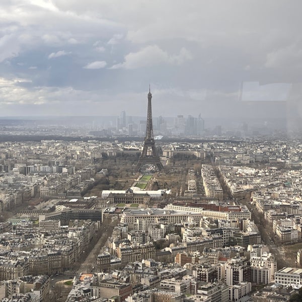3/18/2023 tarihinde Michelle P.ziyaretçi tarafından Observatoire Panoramique de la Tour Montparnasse'de çekilen fotoğraf