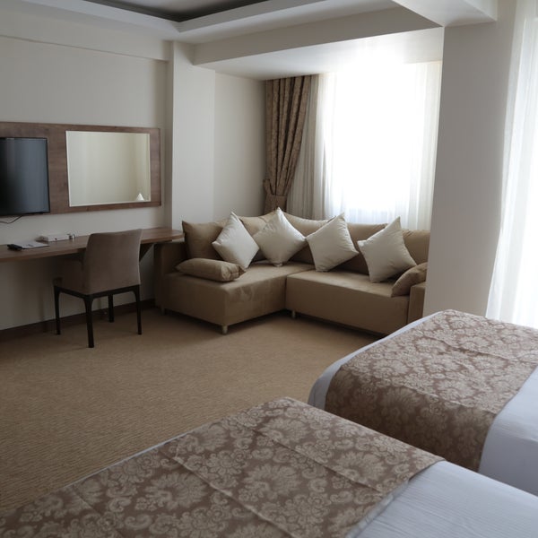 Anadolu’nun en modern kentlerinden birinde, La Vie Suite Hotel’in kusursuz kalitesini yaşayacaksınız. hizmet kalitesi  beklentilerinizin ötesinde bir konaklama deneyimi sunacak.