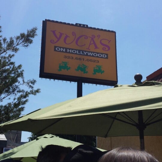 Foto tomada en Yuca&#39;s On Hollywood  por Connie el 5/17/2014
