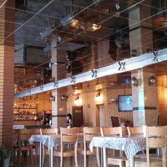 Ресторан универсал южно сахалинск. Ресторан усадьба в сестрорецке. Ресторан на федоровского. Кафе в федоровке тольятти. Кафе строгов в нижнем новгороде.