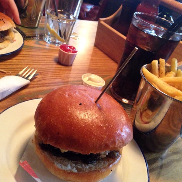 Burgers are absolutely lush & juicy also a great atmosphere!