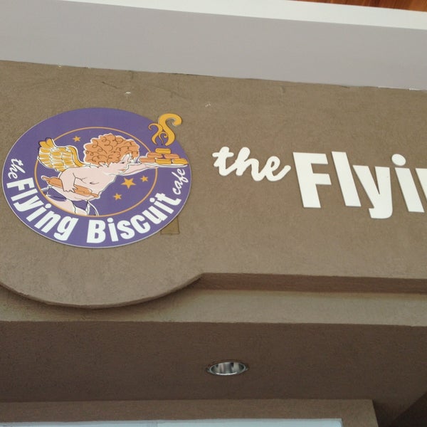 รูปภาพถ่ายที่ The Flying Biscuit Cafe โดย Tom A. เมื่อ 7/23/2013
