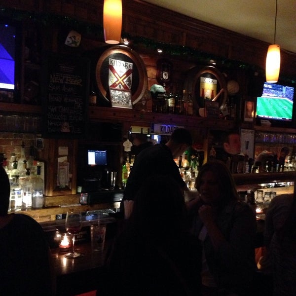 Das Foto wurde bei Molloy&#39;s Irish Pub von Jason M. am 10/12/2013 aufgenommen