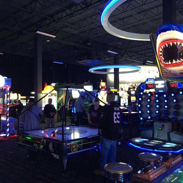 Photo taken at Dave &amp; Buster&#39;s by Jason M. on 12/7/2014