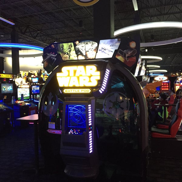 Photo taken at Dave &amp; Buster&#39;s by Jason M. on 3/19/2015